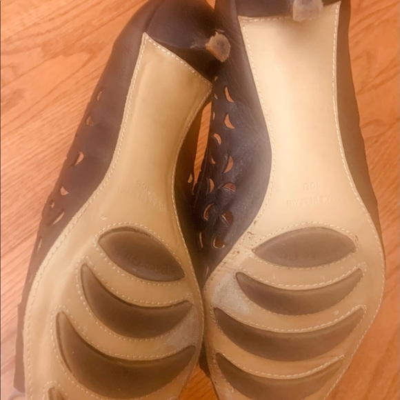 Paco Gil Black, Eyelet Leather, Kitten Heels - Picture 6 of 6